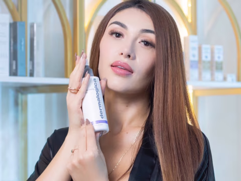 Cliente de un tratamiento facial en Bogotá