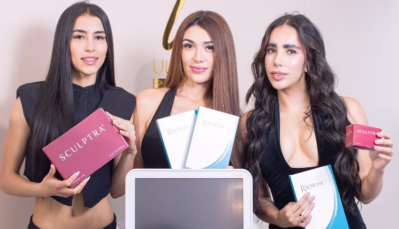 Mujer con piel rejuvenecida naturalmente después del tratamiento con Sculptra en Bogotá